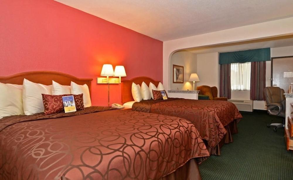 Econo Lodge Inn & Suites Memphis Room photo