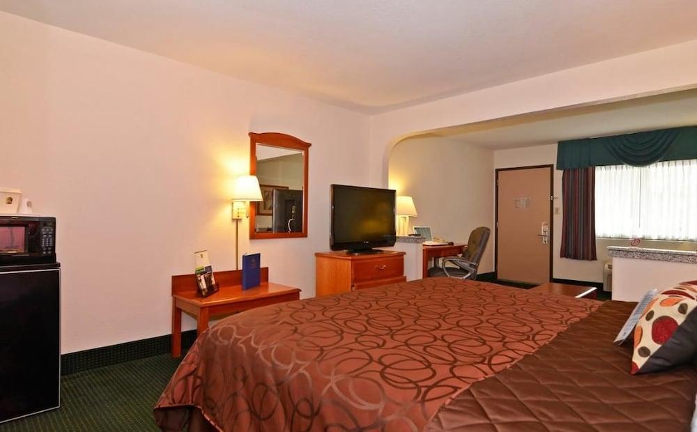 Econo Lodge Inn & Suites Memphis Exterior photo