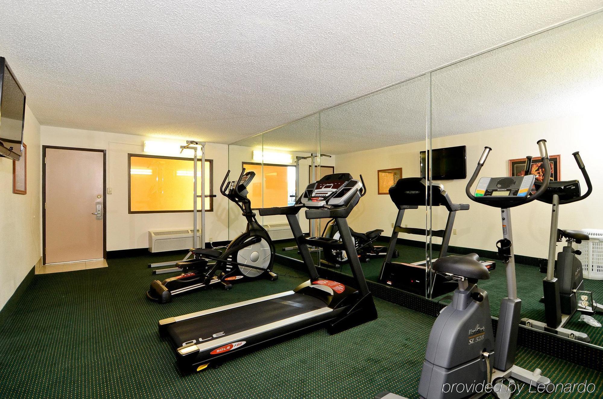 Econo Lodge Inn & Suites Memphis Facilities photo